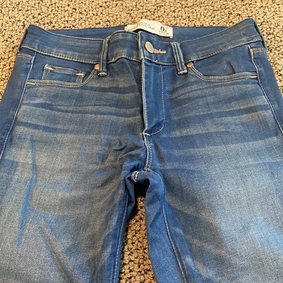 Abercrombie & Fitch Jean Legging Size 0R Denim in Like New Condition - Picture 5 of 9